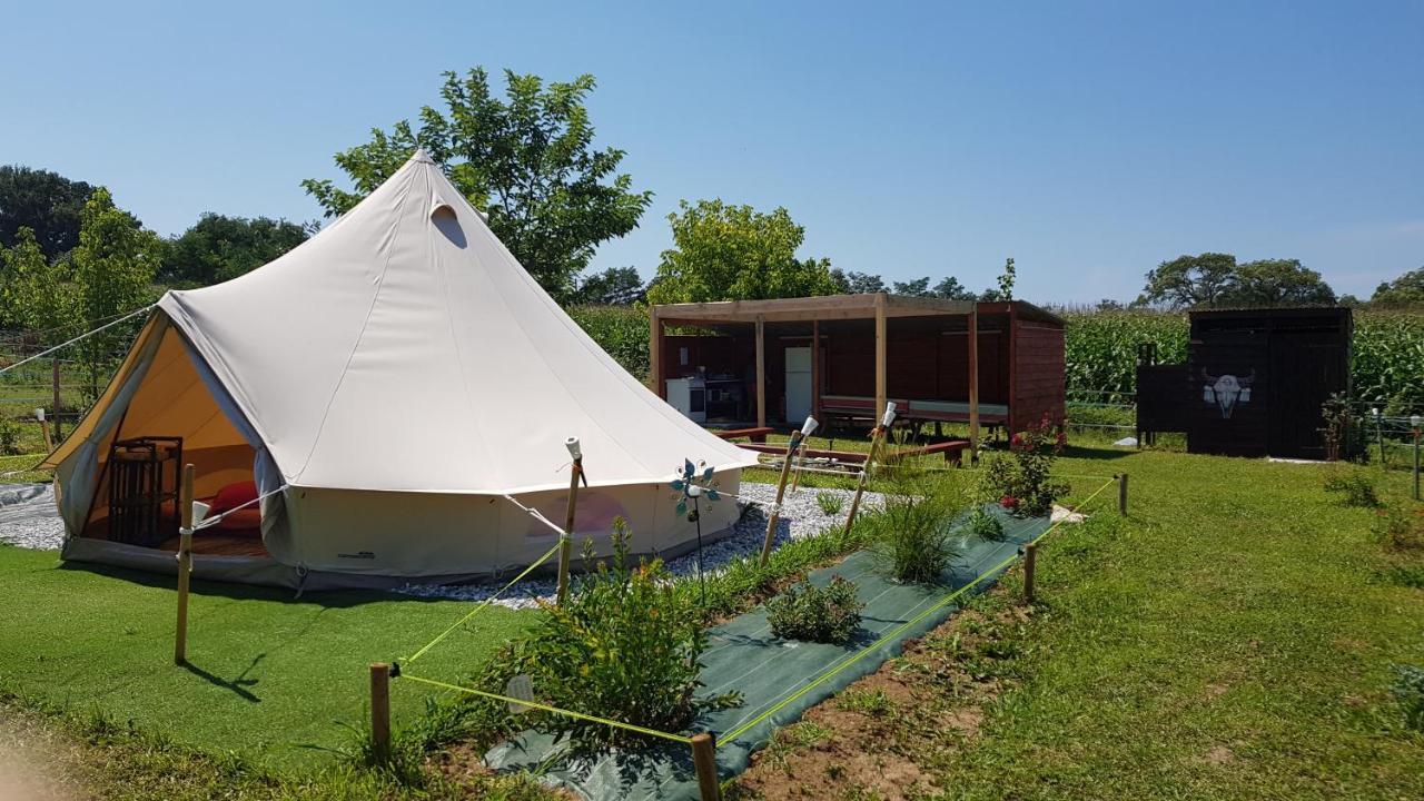 La Petite Ferme De Pouillon - Parc Animalier - Aire De Loisirs Bed and Breakfast Εξωτερικό φωτογραφία